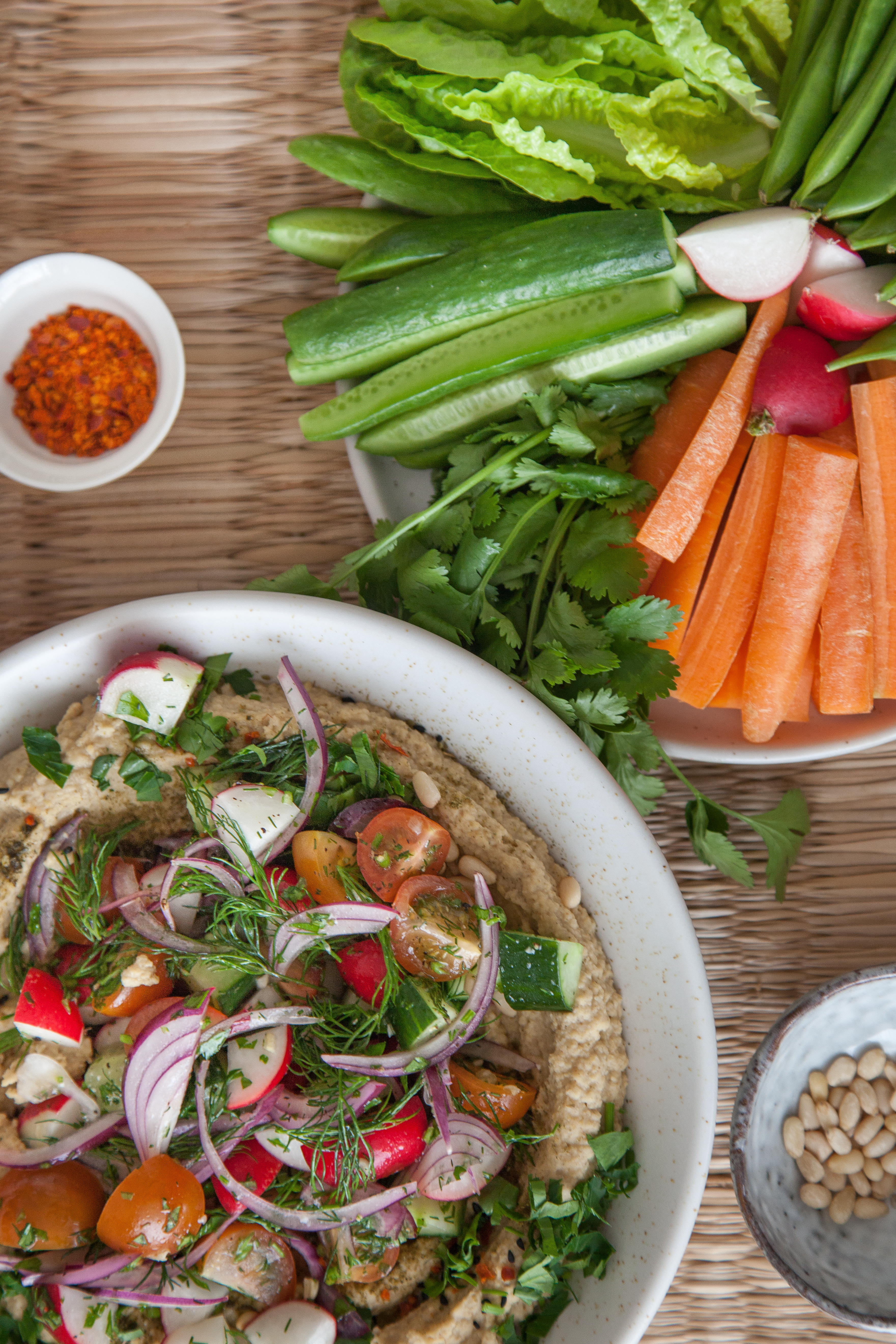 Hummus with fresh vegetables